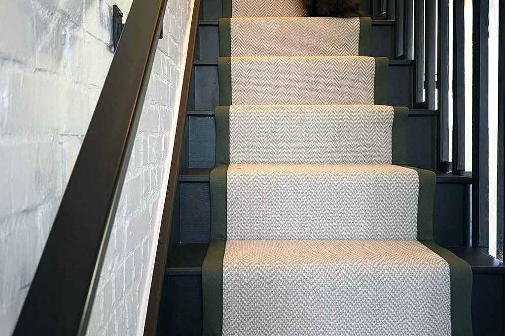 Fibre Flooring Chalk Herringbone Stair Runner with Hunter Green Border